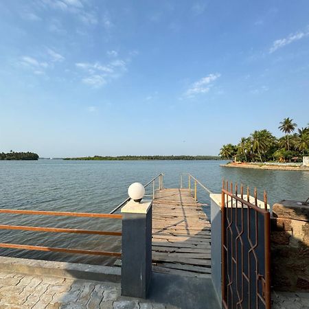 The Glasswater By The Backwater Homestay Kalyānpur Exteriör bild