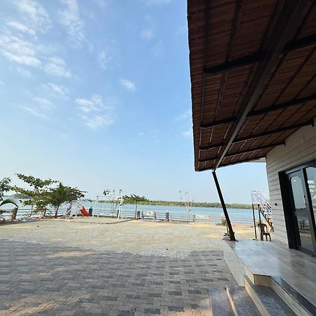 The Glasswater By The Backwater Homestay Kalyānpur Exteriör bild