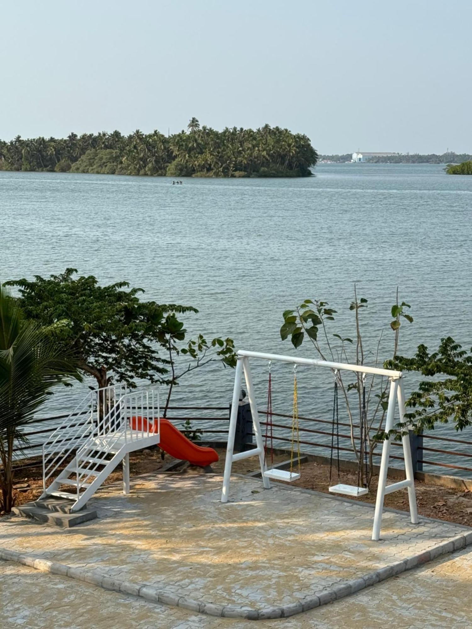 The Glasswater By The Backwater Homestay Kalyānpur Exteriör bild