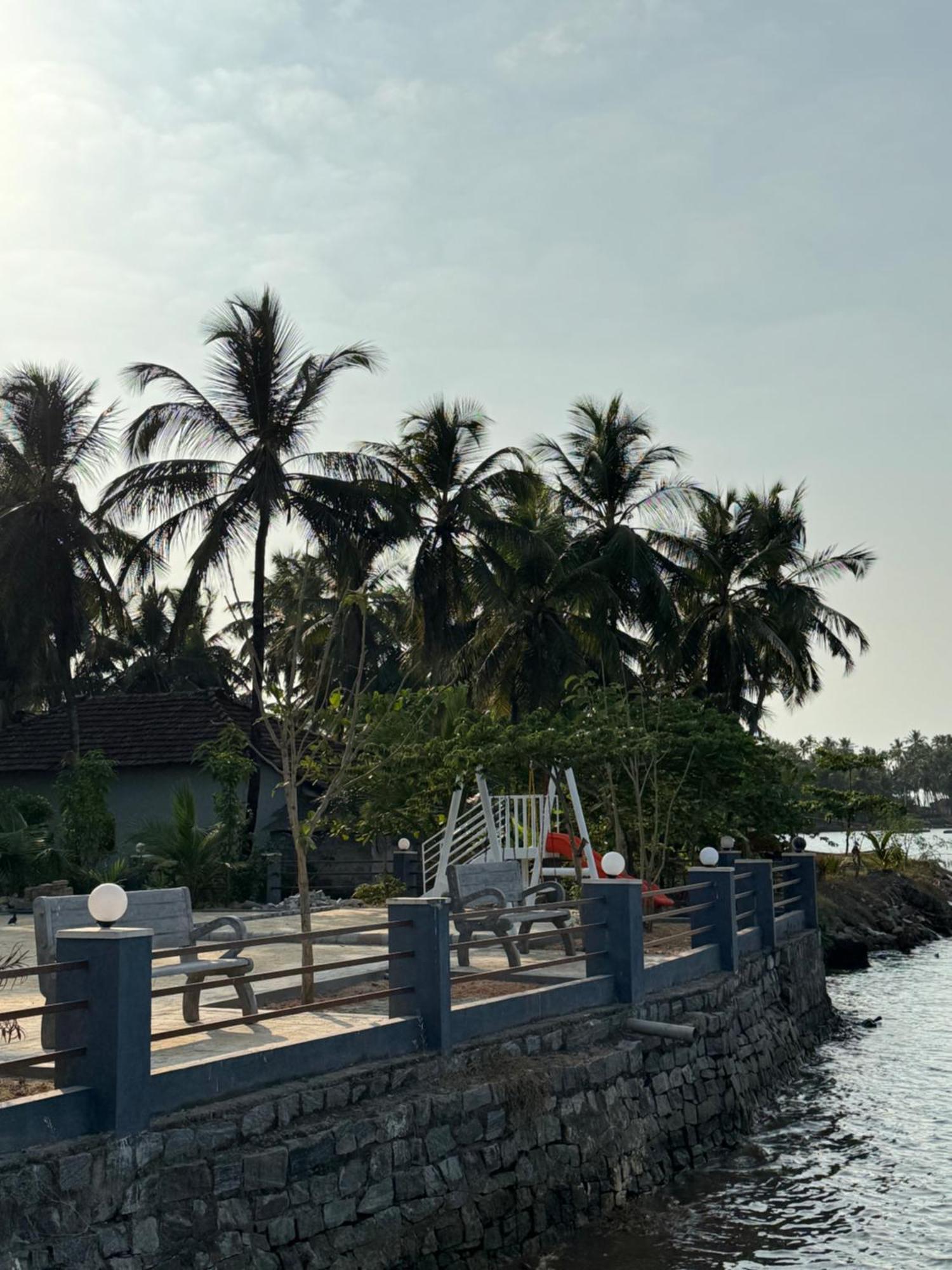 The Glasswater By The Backwater Homestay Kalyānpur Exteriör bild
