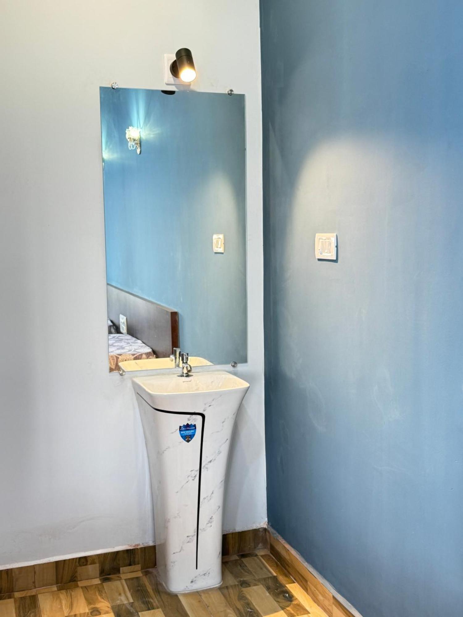 The Glasswater By The Backwater Homestay Kalyānpur Exteriör bild