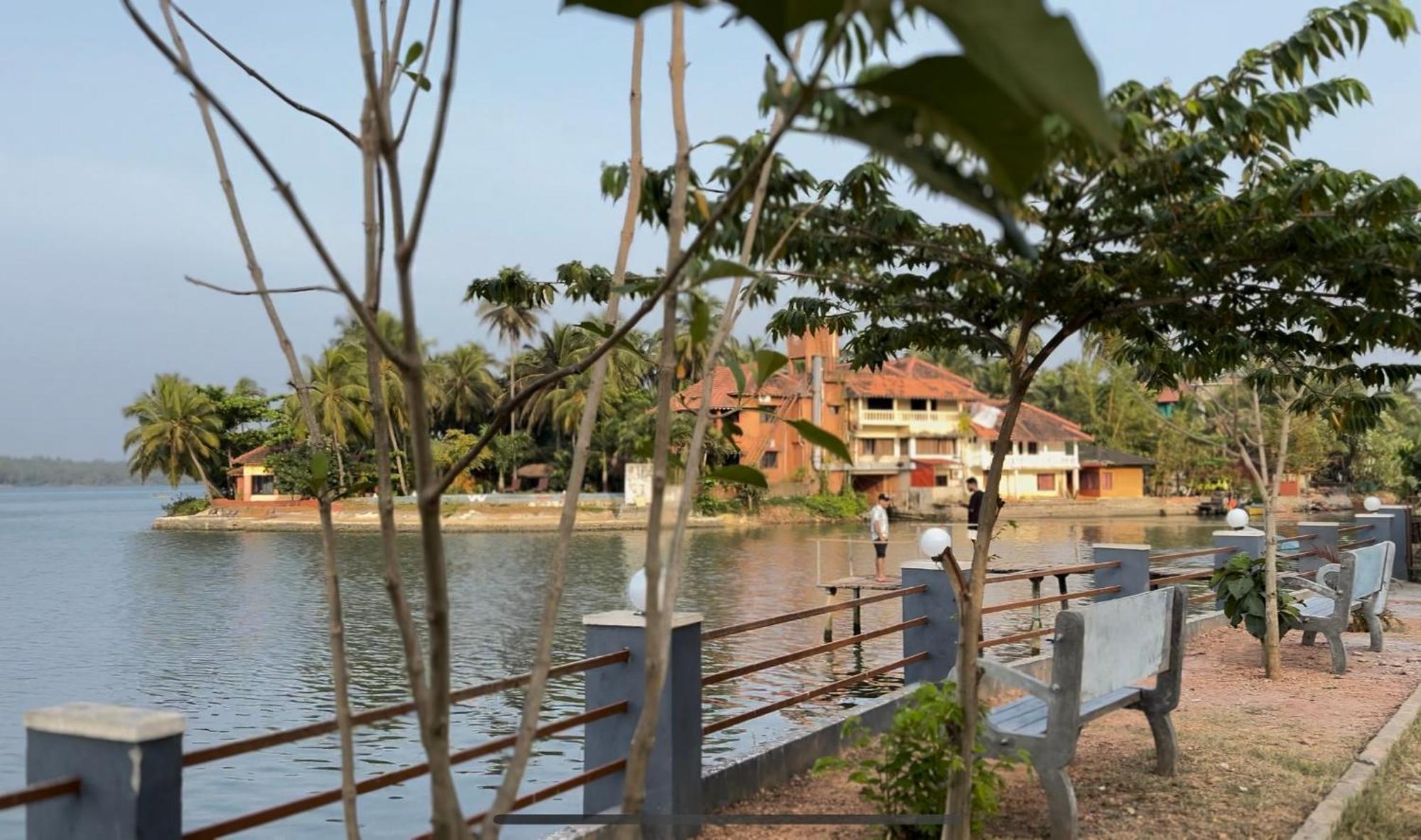 The Glasswater By The Backwater Homestay Kalyānpur Exteriör bild