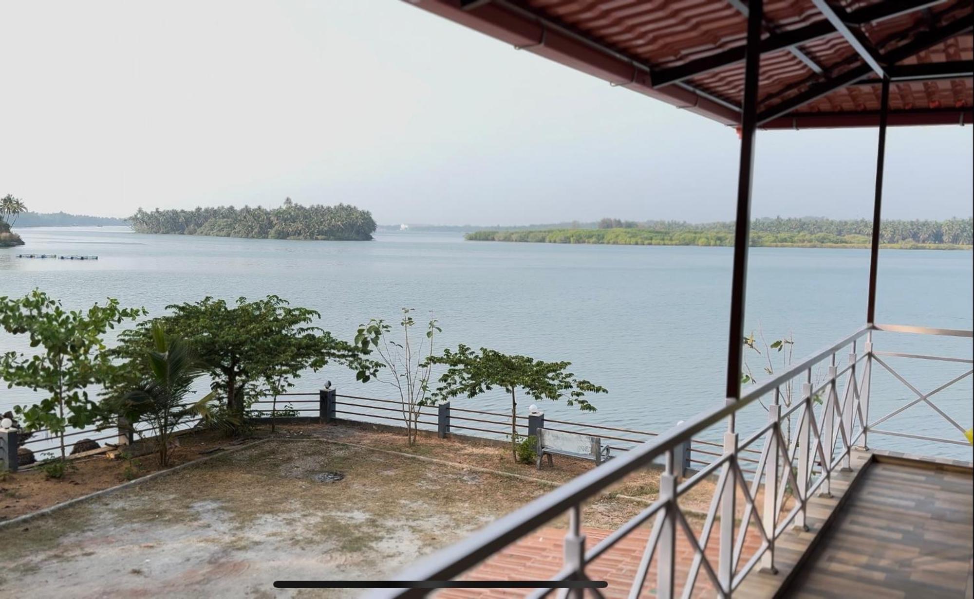 The Glasswater By The Backwater Homestay Kalyānpur Exteriör bild